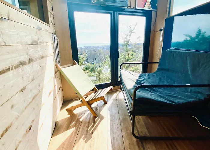 Little Brighton Beach Apartments - Also Separate Spa Cabin And Watersports